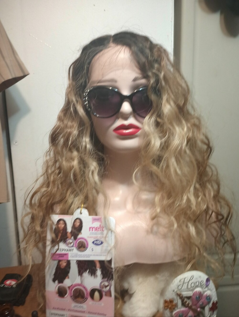 Heat-Resistant Ombre Blonde Wavy Wig - Natural Root to Light Blonde